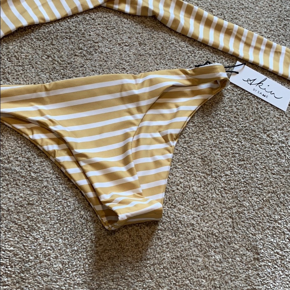 Victoria Secret bikini - Picture 2 of 3